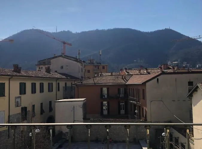 Comolakehouse קומו