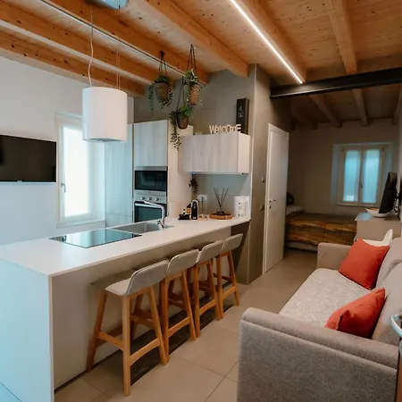 아파트 Comolakehouse